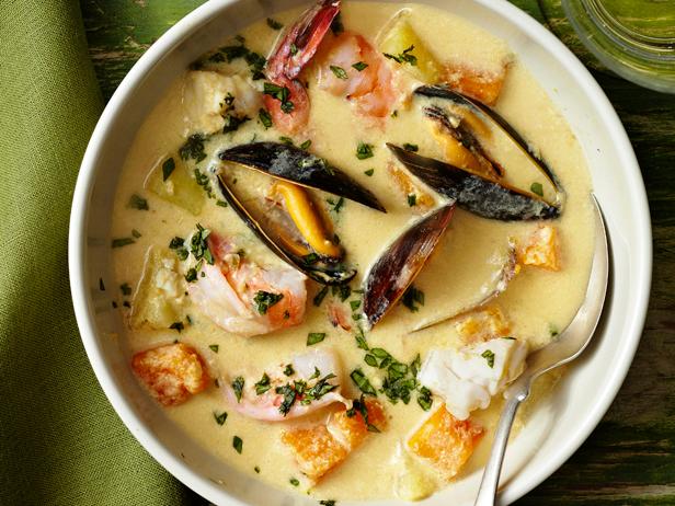 Delicious Wintertime Seafood Chowder Recipe